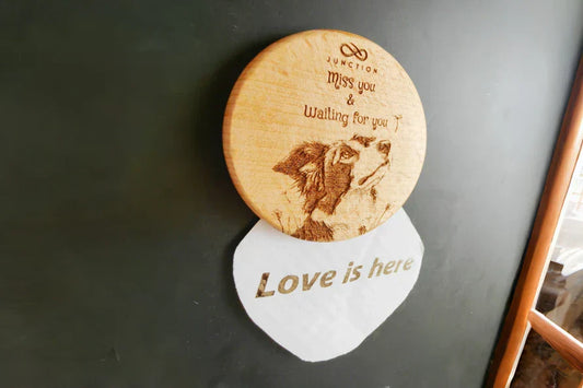 The Healing Little Expressions of Dogs, Captured on a Fridge Magnet: A Gift Only Pet Owners Understand