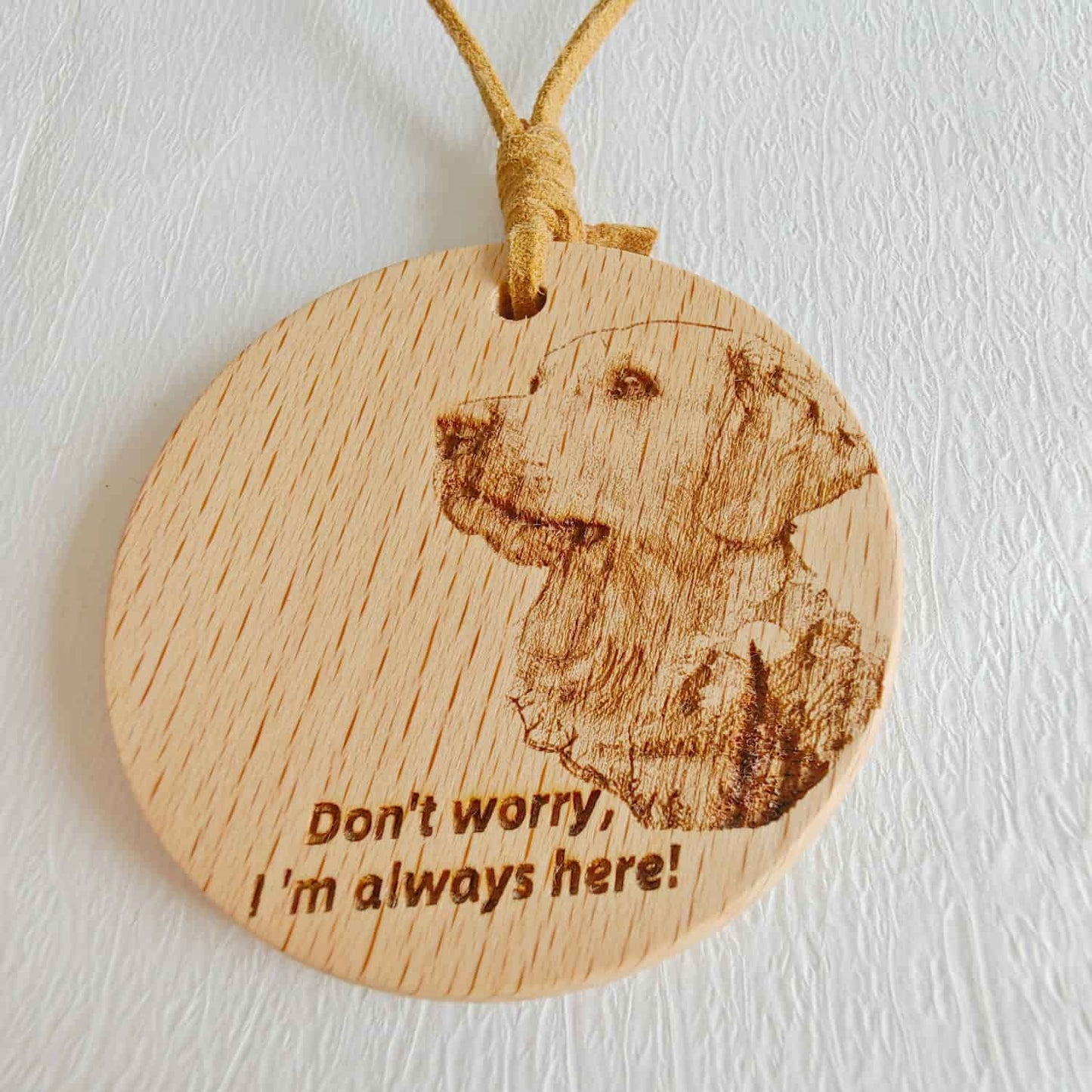  Close-up of the Golden Retrieverlove design on the wooden pendant with inspirational quote.